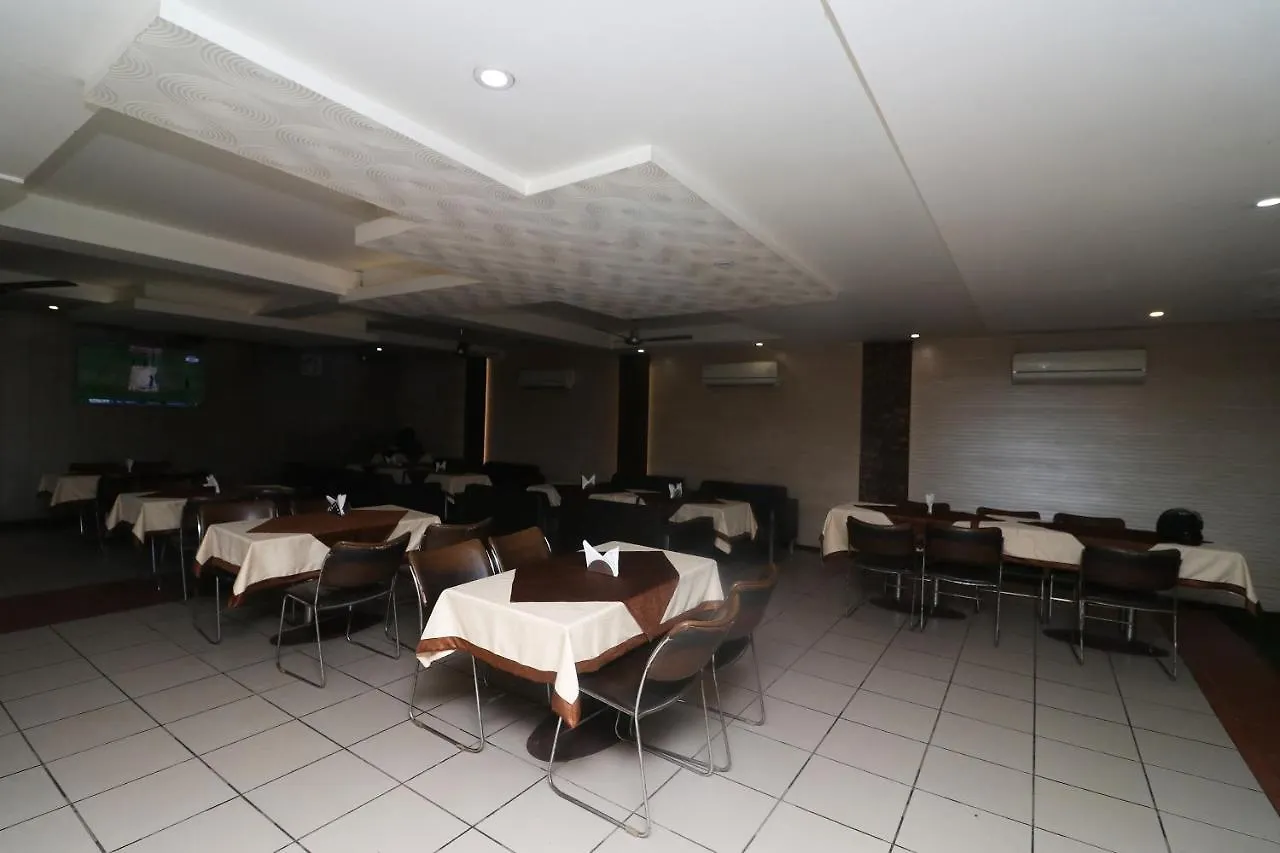 Oyo 22826 Hotel Sheltear & Resturant Agra   Agra (Uttar Pradesh)
